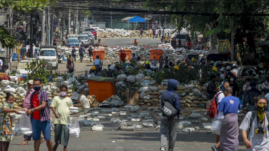 Myanmar: manifestantes huyen de violencia, sigue la tensión