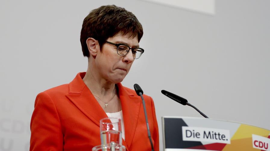 Renuncia sucesora de Merkel tras polémica sobre ultraderecha Renuncia sucesora de Merkel tras polémica sobre ultraderecha