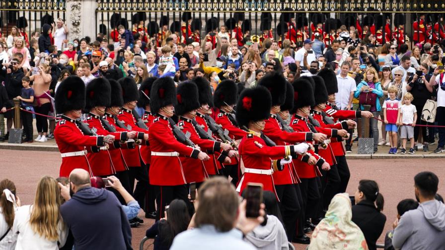 Regresa el cambio de guardia al Palacio de Buckingham