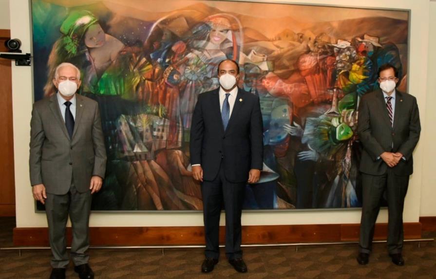 Administrador general de Banreservas visita a ejecutivos del BHD León