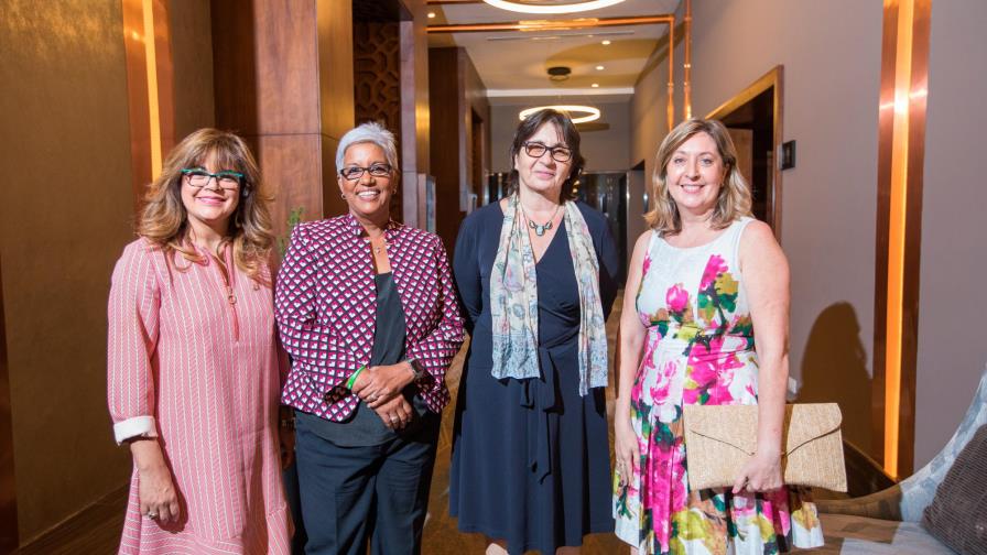 Banco BHD-León brinda con los medios por la Navidad Banco BHD-León brinda con los medios por la Navidad