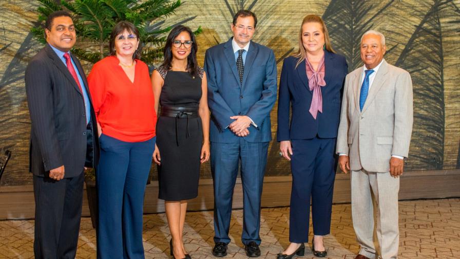 BHD León celebra su tradicional almuerzo navideño con la prensa