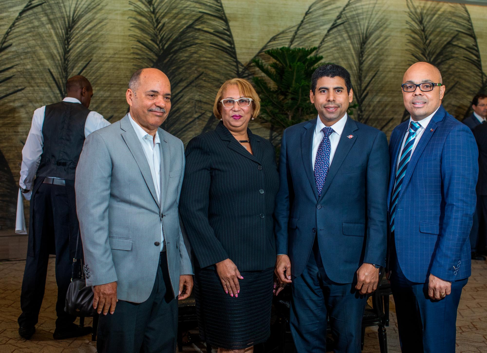 Mario Méndez, Cándida Acosta, Esteban Delgado y Jairon Severino.