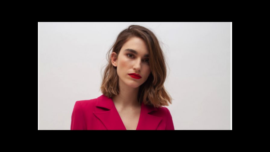 Laura Corsini, una joven diseñadora que cambió los ladrillos por los tejidos