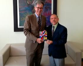 Embajador de Alemania en RD visita al director de la Biblioteca Nacional