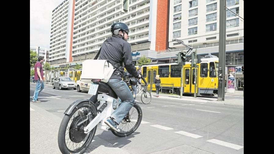 Bicicletas eléctricas, no robotaxis, están revolucionando el  transporte urbano