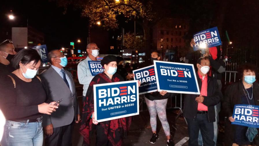 Dominicanos celebran en Nueva York el posible triunfo de Biden 