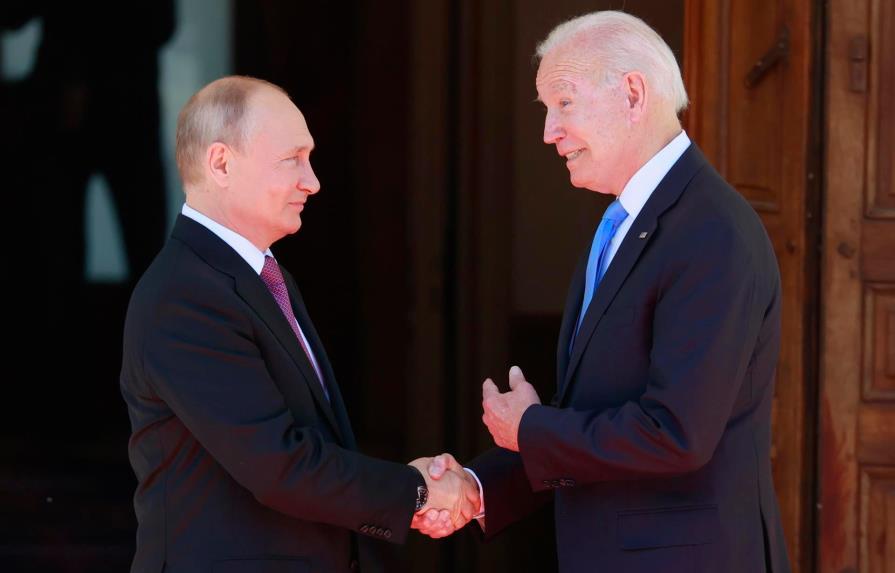 Cumbre Biden-Putin: apretón de manos, palabras corteses y caos en comitivas