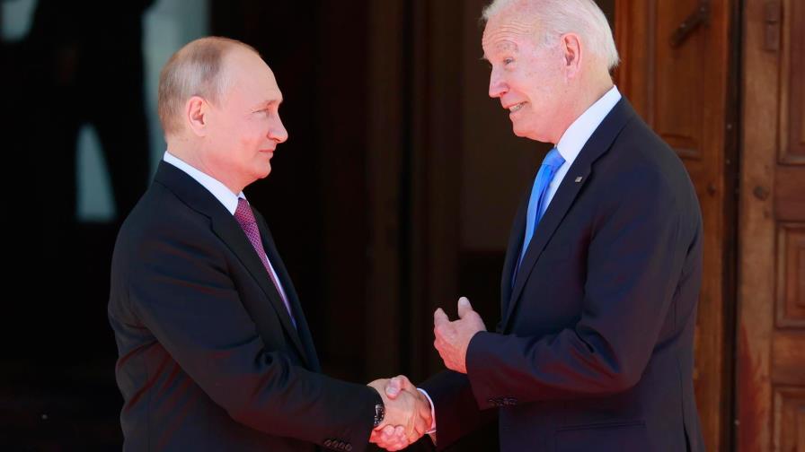 Cumbre Biden-Putin: apretón de manos, palabras corteses y caos en comitivas