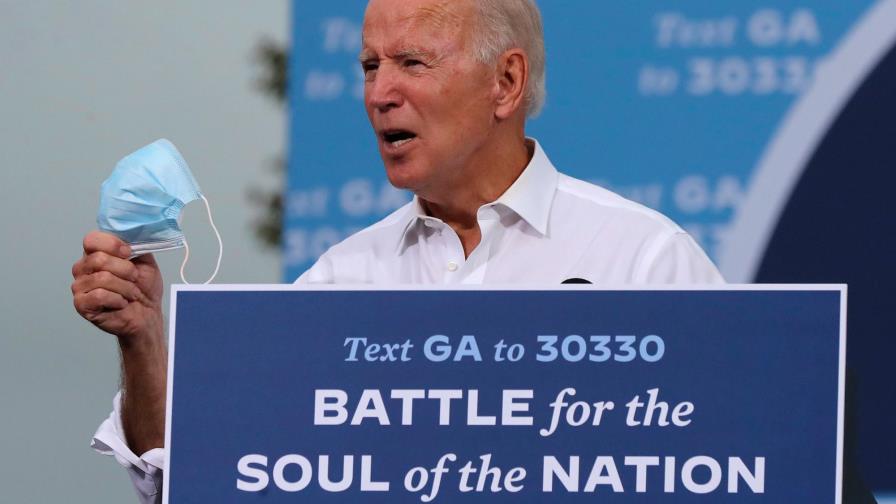 Biden se compromete a acabar con la brecha salarial entre hombres y mujeres Biden se compromete a acabar con la brecha salarial entre hombres y mujeres