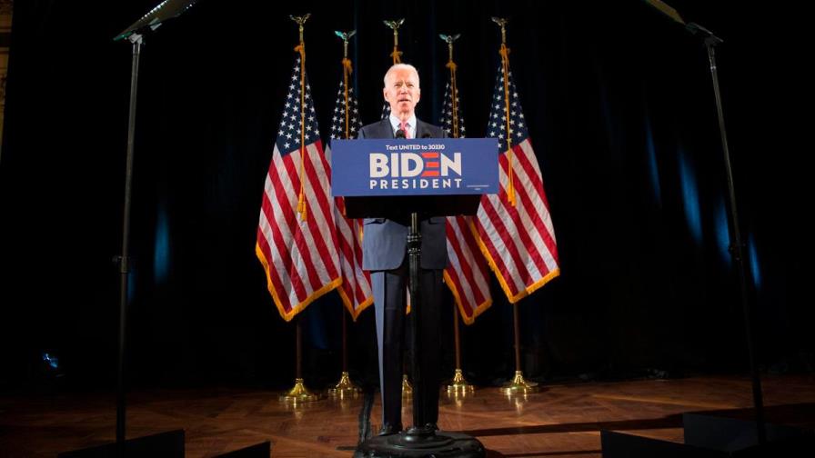 Biden lidera holgadamente los sondeos de noviembre en plena crisis sanitaria