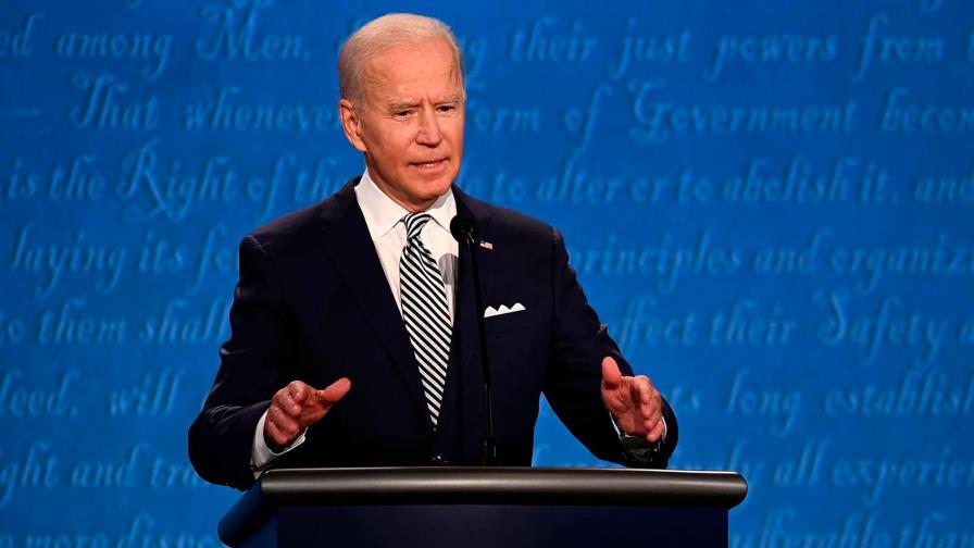 Biden dice que a EEUU le espera un invierno oscuro y Trump no tiene plan