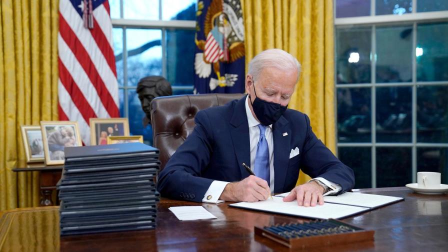 Biden ordena proteger a los “soñadores” y parar de construir muro con México