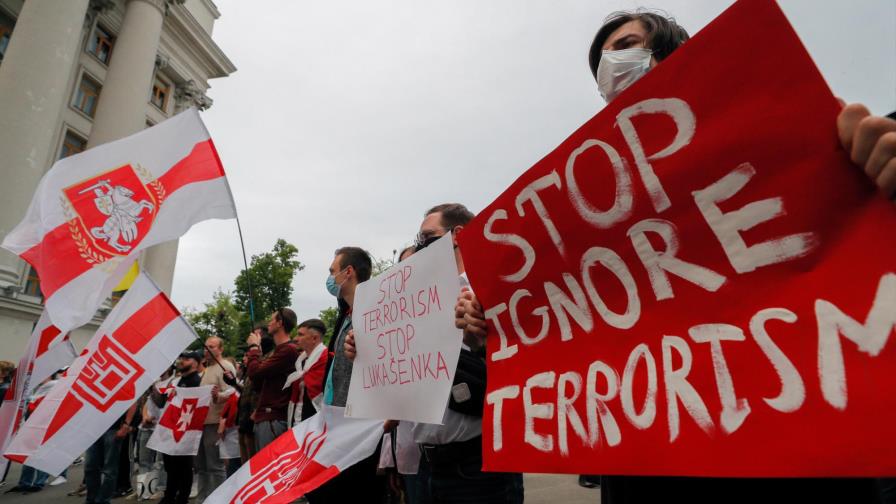 Bielorrusia invita a reguladores, UE y EEUU a investigar el desvío de avión