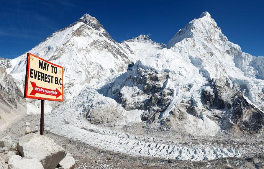 Coronavirus paraliza la actividad en torno al Everest