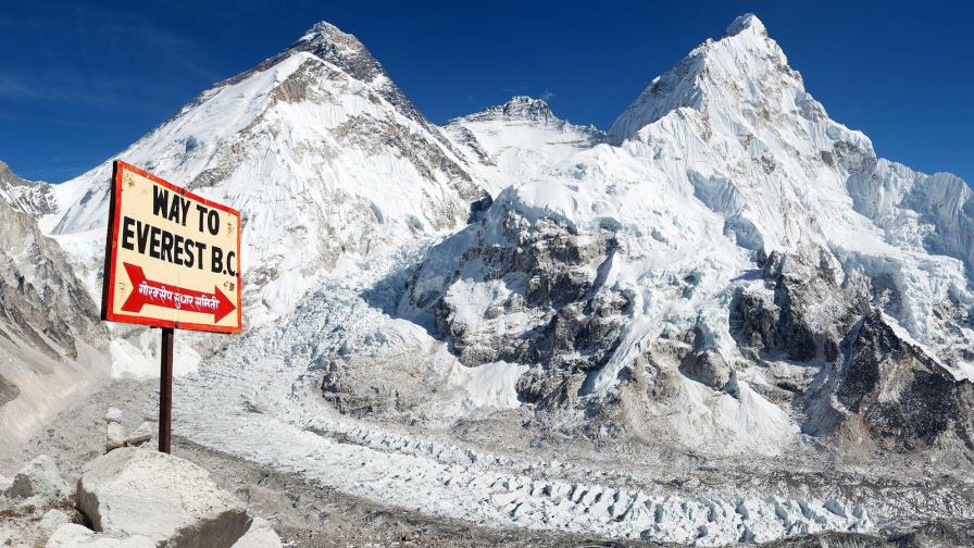 Coronavirus paraliza la actividad en torno al Everest