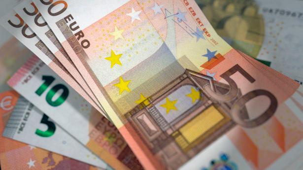 El euro se cambia alrededor de 1,20 dólares