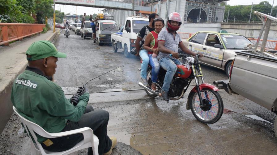 Persiste deterioro en Puente Villa Mella