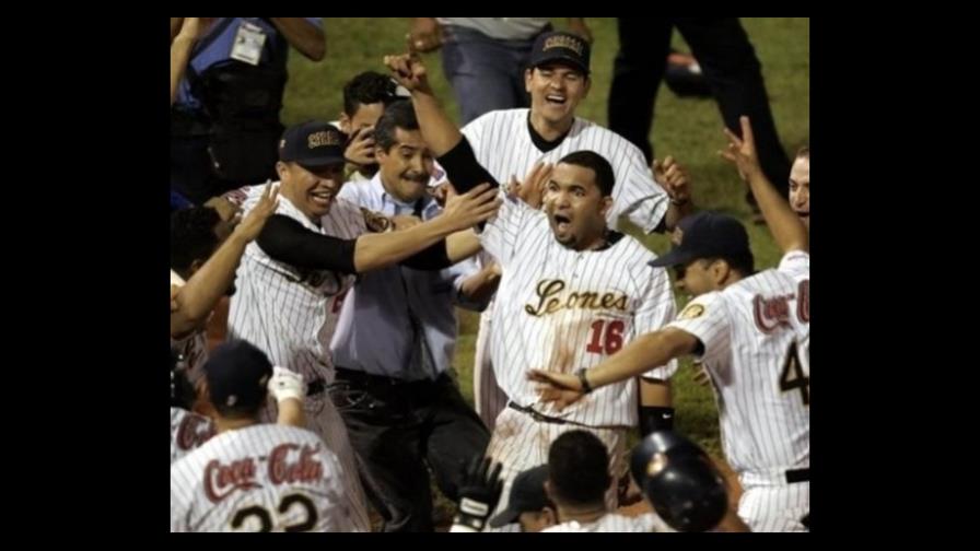 Exgrandeliga venezolano Alex González dio su último rugido con los Leones