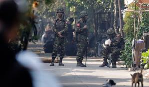 Cerco militar a huelguistas y arrestos masivos de manifestantes en Birmania