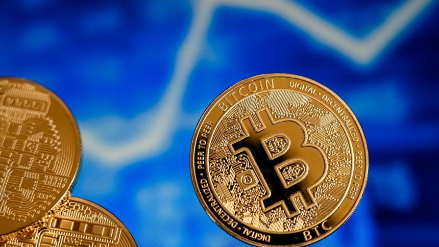 El bitcóin sufre una fuerte caída y se aferra al nivel de 48.000 dólares El bitcóin sufre una fuerte caída y se aferra al nivel de 48.000 dólares