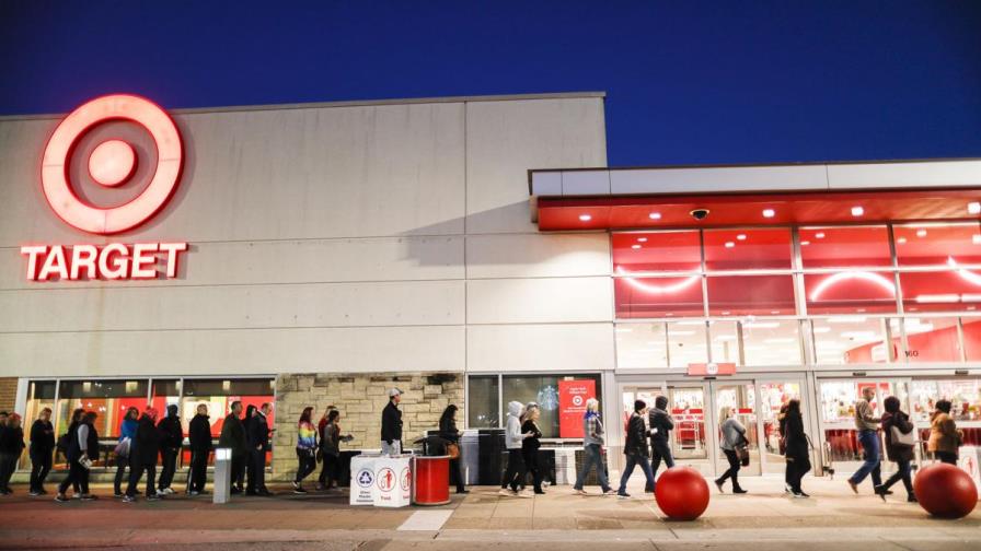 Black Friday aún atrae multitudes en EEUU