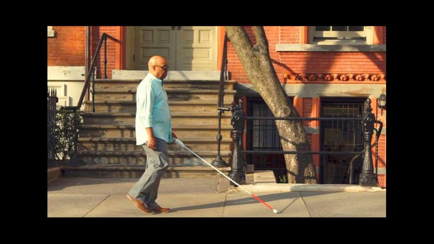 Crean bastón inteligente para discapacitados visuales 