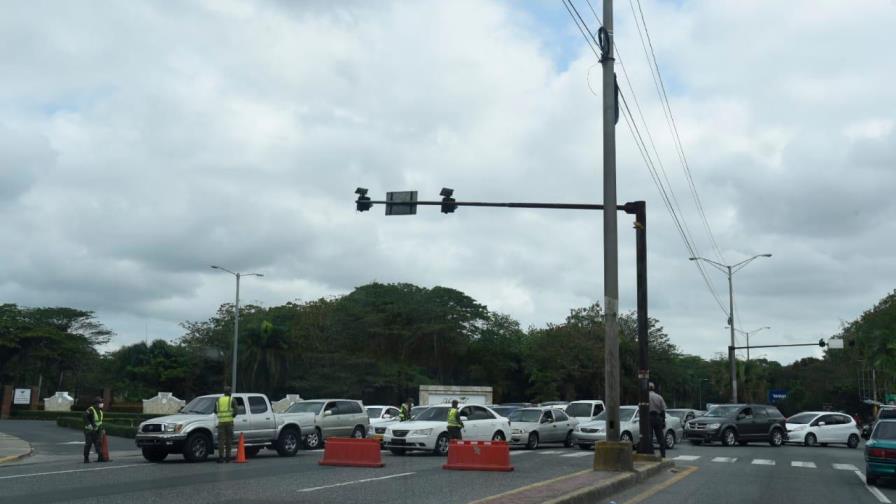 Militares bloquean entrada a la Capital por la avenida Jacobo Majluta Militares bloquean entrada a la Capital por la avenida Jacobo Majluta