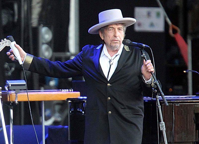 Reclaman a Bob Dylan parte del dinero obtenido por la venta de sus canciones