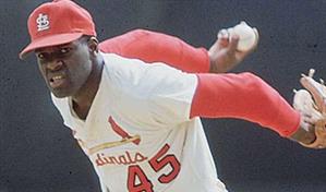 No solo con bola rápida se puede dominar al rival