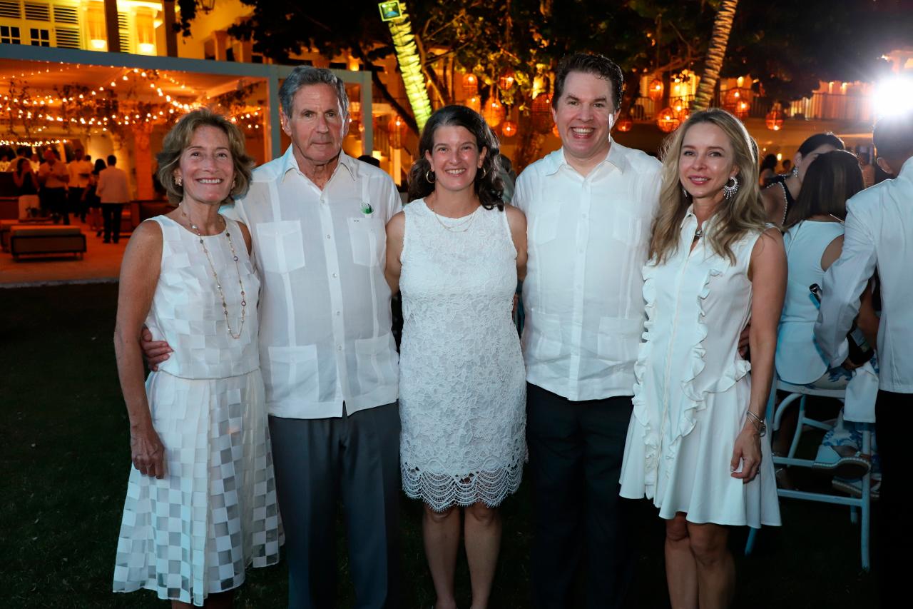 Bob Kheel, Leslie Mazla, Beryl Jacobs, Daniel Kheel y Jillian Kheel.