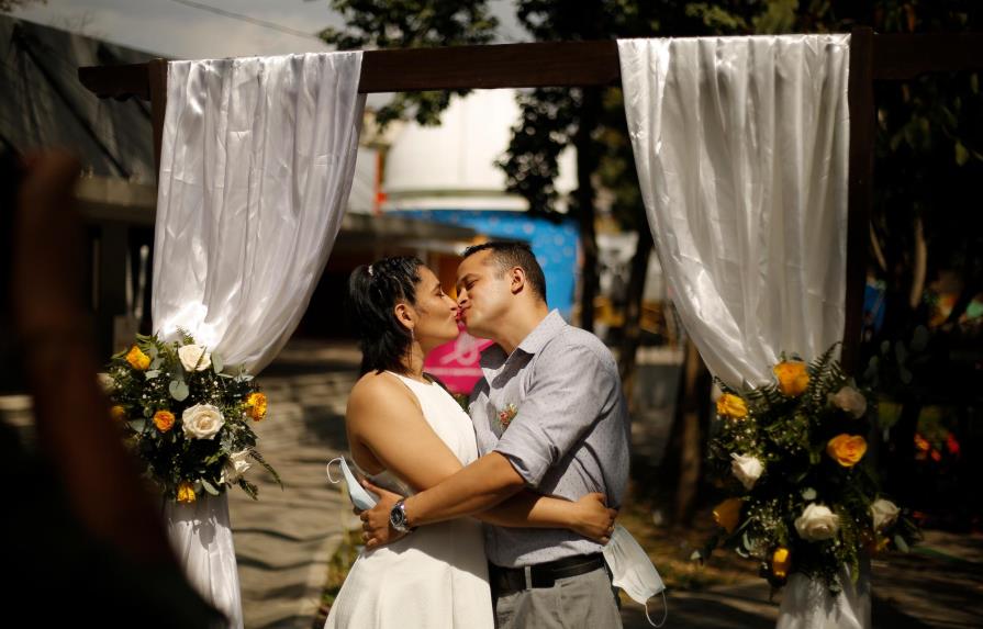 Nicaragua: 400 parejas se casan en boda masiva pese a COVID
