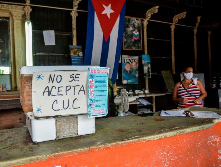 El dólar resucita en Cuba mientras el CUC agoniza en las colas