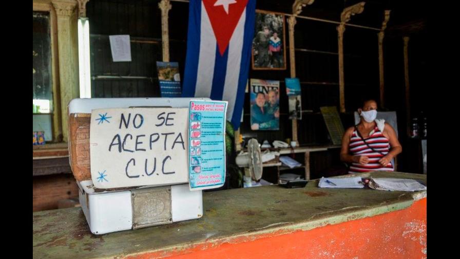 El dólar resucita en Cuba mientras el CUC agoniza en las colas