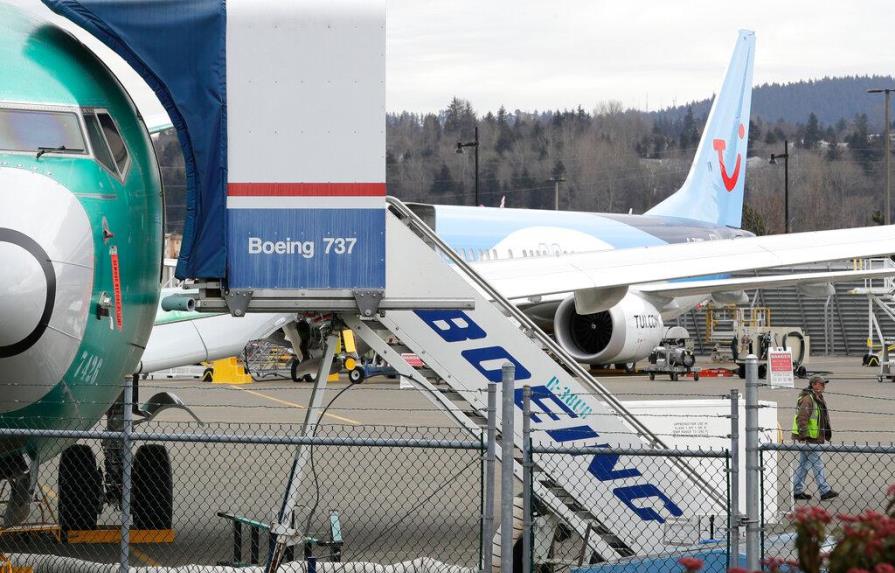 Revelan comprometedores mensajes de empleados de Boeing sobre el avión 737 MAX