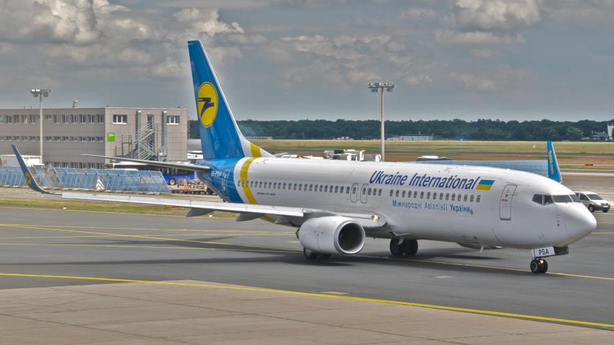 Cae avión con 180 pasajeros cerca del aeropuerto de Teherán