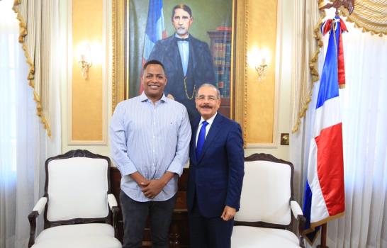 ¿Danilo Medina va y quiere el voto de los jóvenes apoyando a los influencers?