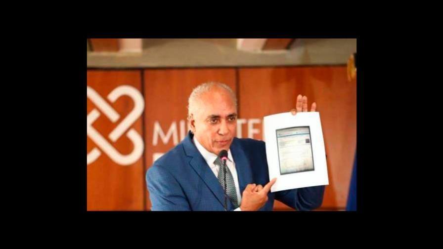 Luis Abinader destituye a Bolívar Sánchez, a Marisol Tobal y a otros 12 procuradores adjuntos Luis Abinader destituye a Bolívar Sánchez, a Marisol Tobal y a otros 12 procuradores adjuntos