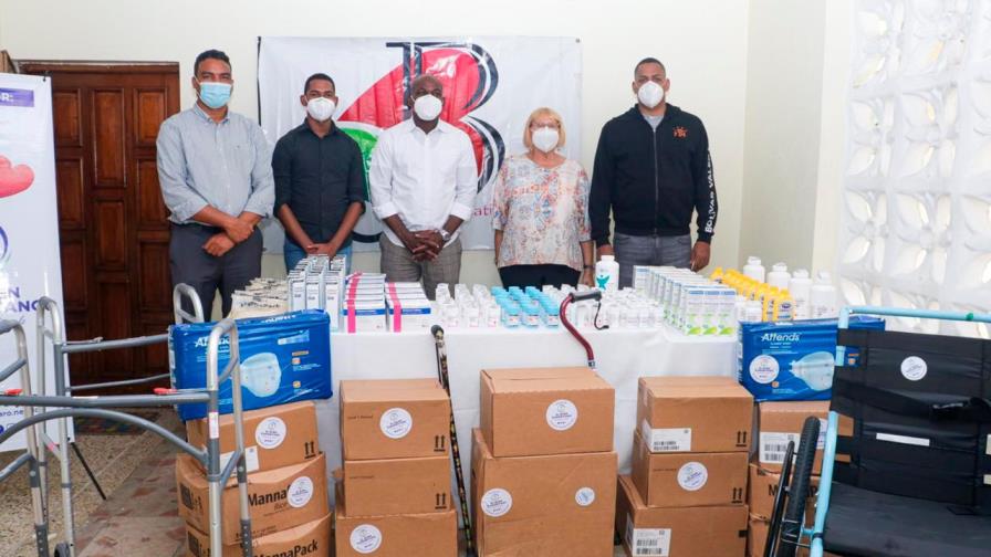 Programa El Mañanero realiza donaciones a ocho instituciones de Santo Domingo