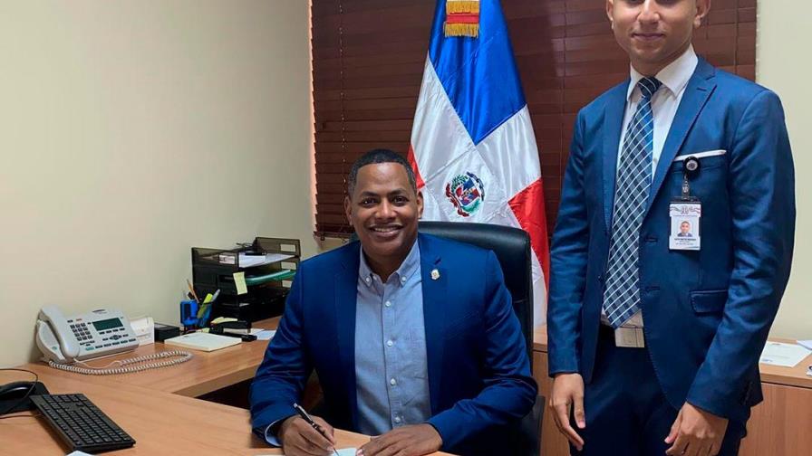 Bolívar Valera deposita proyecto para nombrar edificio del Ministerio de Educación “Yvelisse Prats”