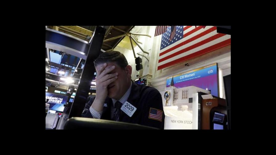 Wall Street abre en rojo y el Dow pierde 800 puntos luego de tres días de ganancias Wall Street abre en rojo y el Dow pierde 800 puntos luego de tres días de ganancias
