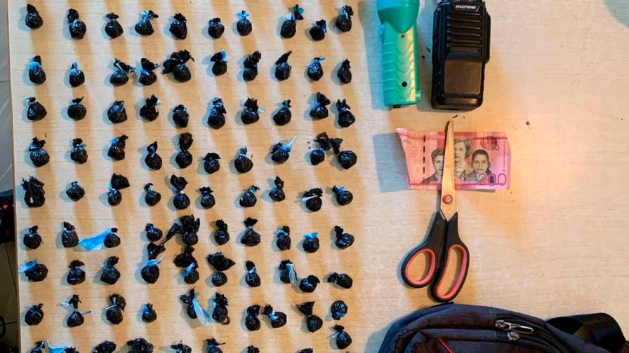 Apresan a un ciudadano haitiano en Castañuelas con 128 porciones de marihuana Apresan a un ciudadano haitiano en Castañuelas con 128 porciones de marihuana