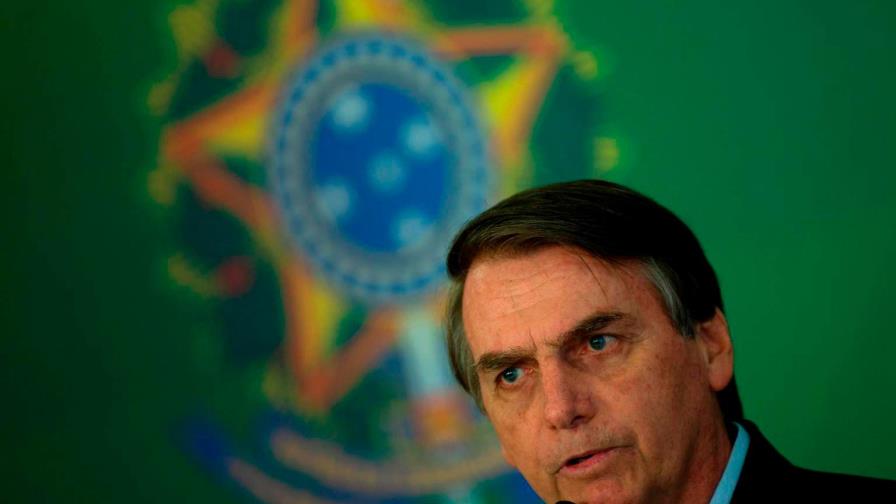 Gobierno brasileño podrá bloquear celulares en áreas en torno a Bolsonaro