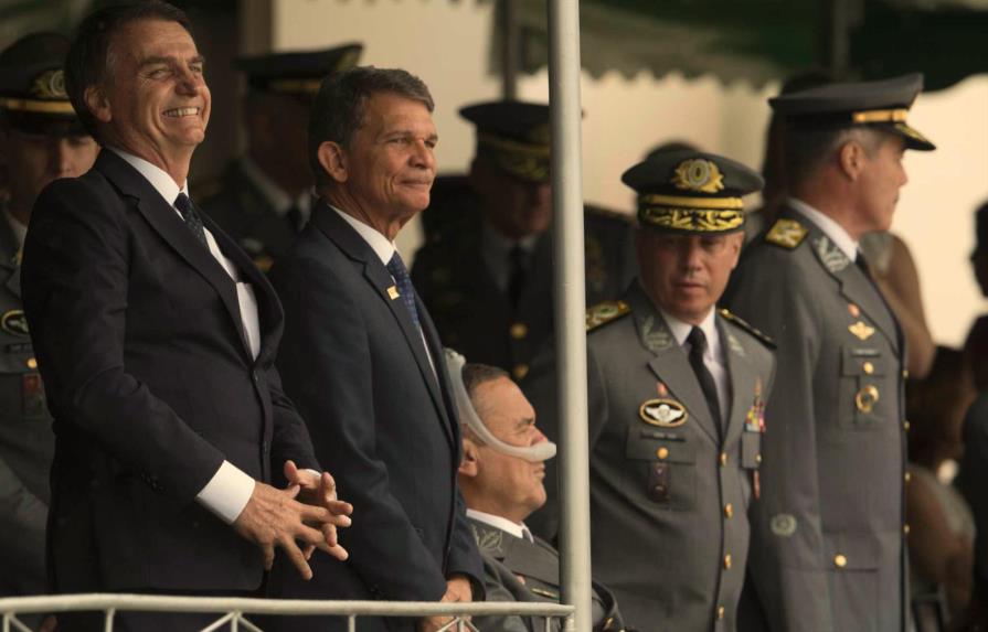 Bolsonaro busca en cuarteles una fórmula para reparar Brasil