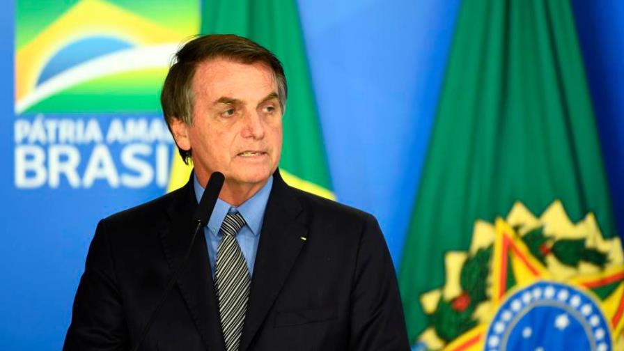 Bolsonaro espera que Brasil vuelva a la normalidad antes de cuatro meses