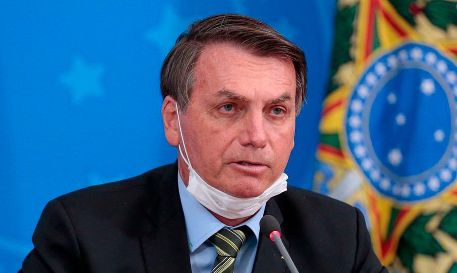 Bolsonaro insiste en no tomar vacuna y pone en duda eficacia de la mascarilla