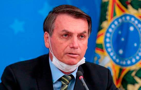 Bolsonaro dice que sólo Dios lo saca de la Presidencia de Brasil