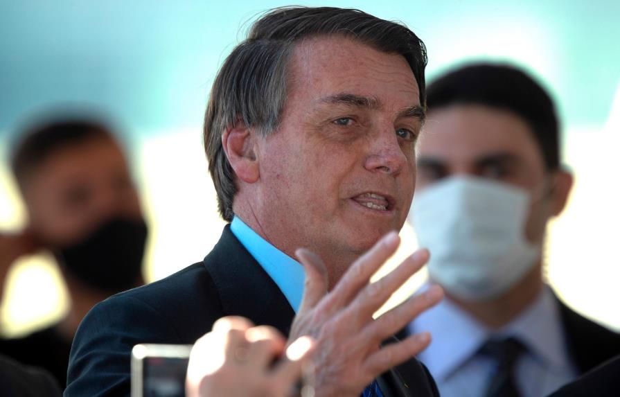 Demandarán a Bolsonaro por poner en riesgo a periodistas al anunciar positivo