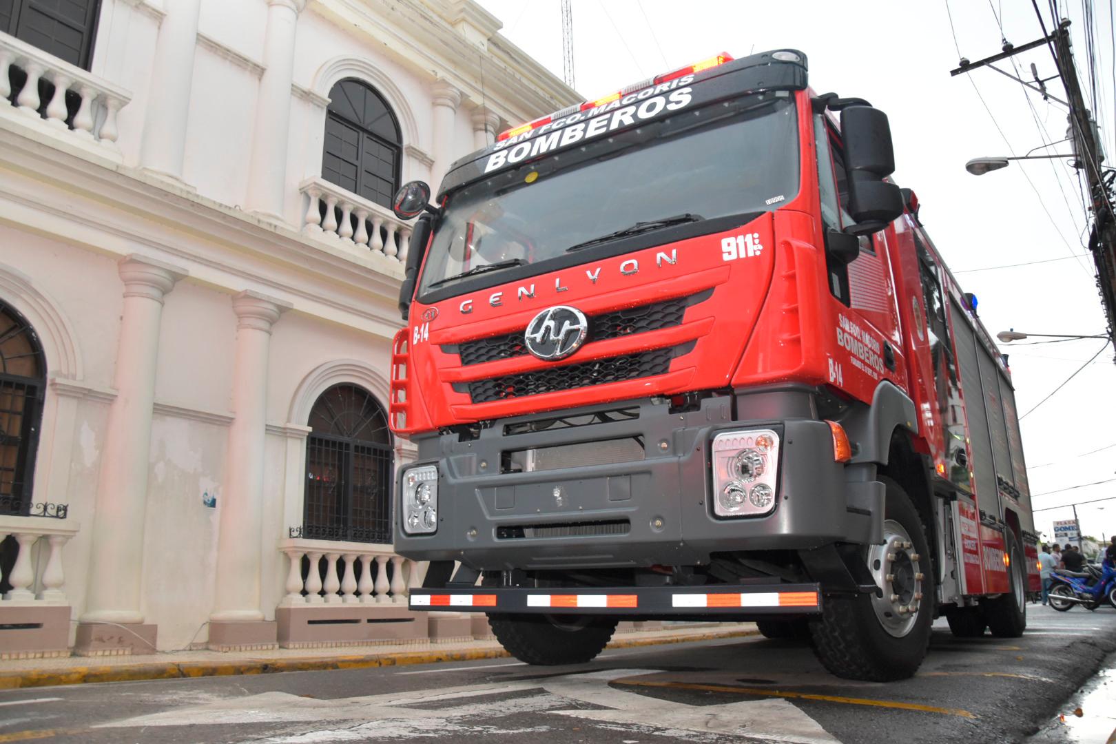 Camión de bomberos que conforma los servicios que ofrecerá el 9-1-1.  