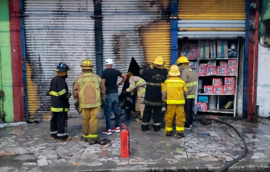 No se registran víctimas en incendio que afectó tienda en Santo Domingo Este